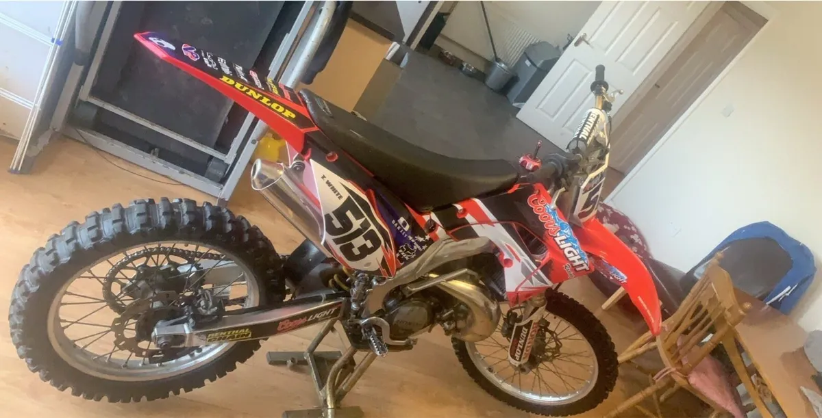 CR250r 2 stroke - Image 2