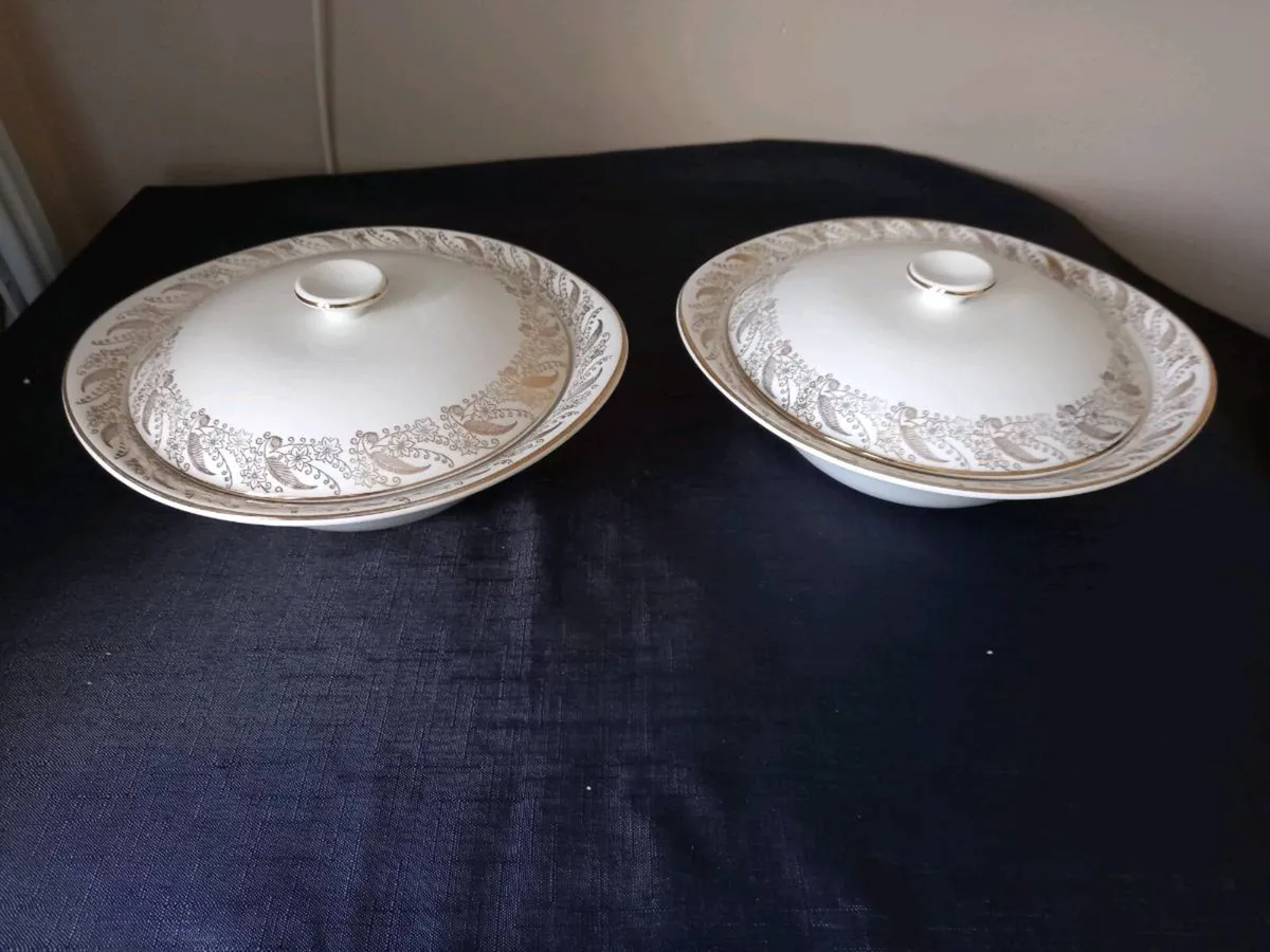2 Large Serving Bowl's With Lid's - Image 1