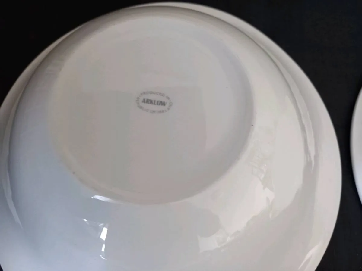 2 Large Serving Bowl's With Lid's - Image 4