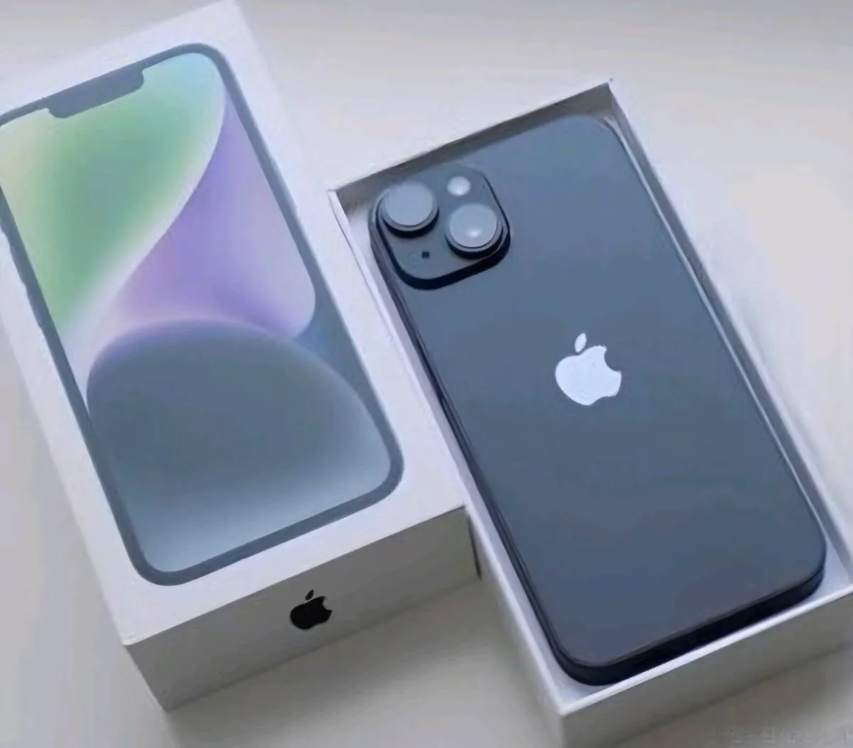 iPhone 14 NEW UNUSED UNLOCKED Case included - Image 1