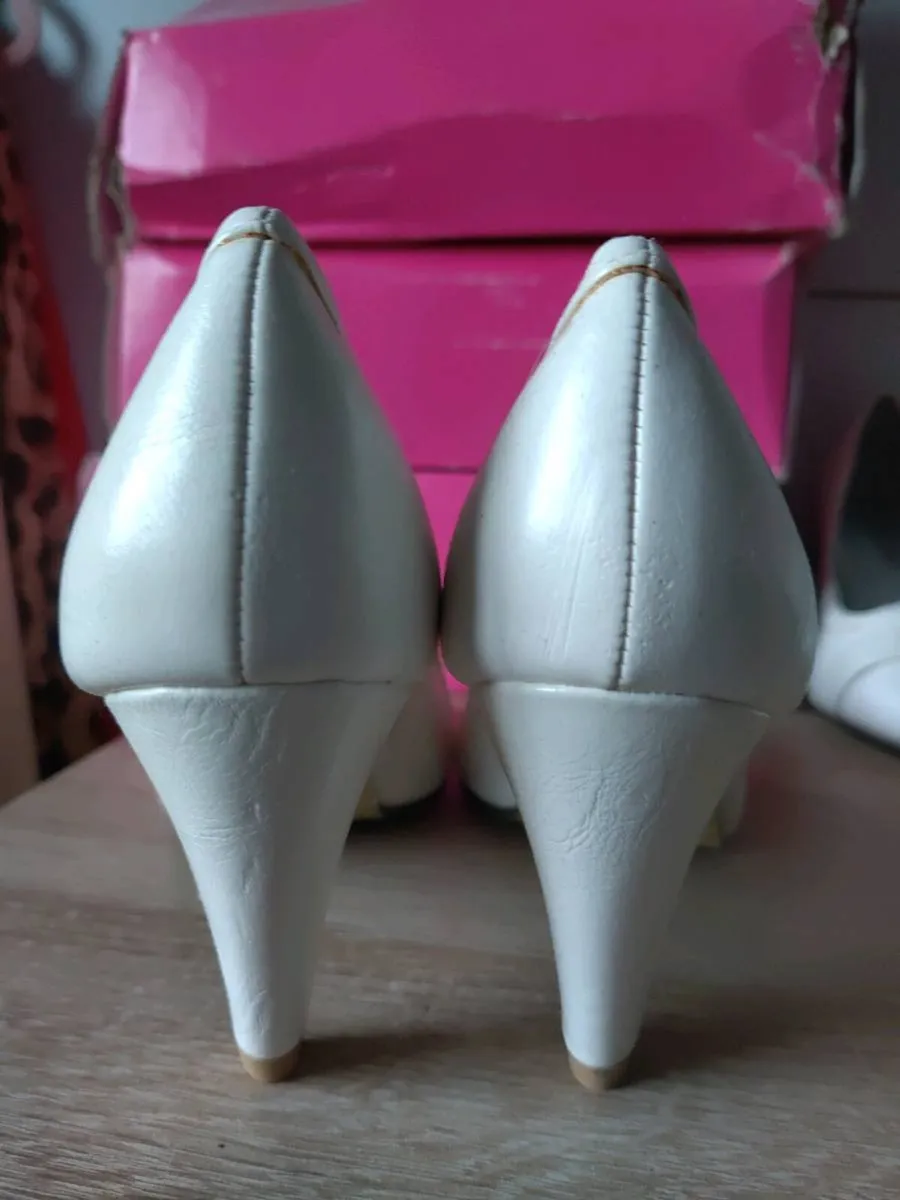 New shoes with buckle - Image 3