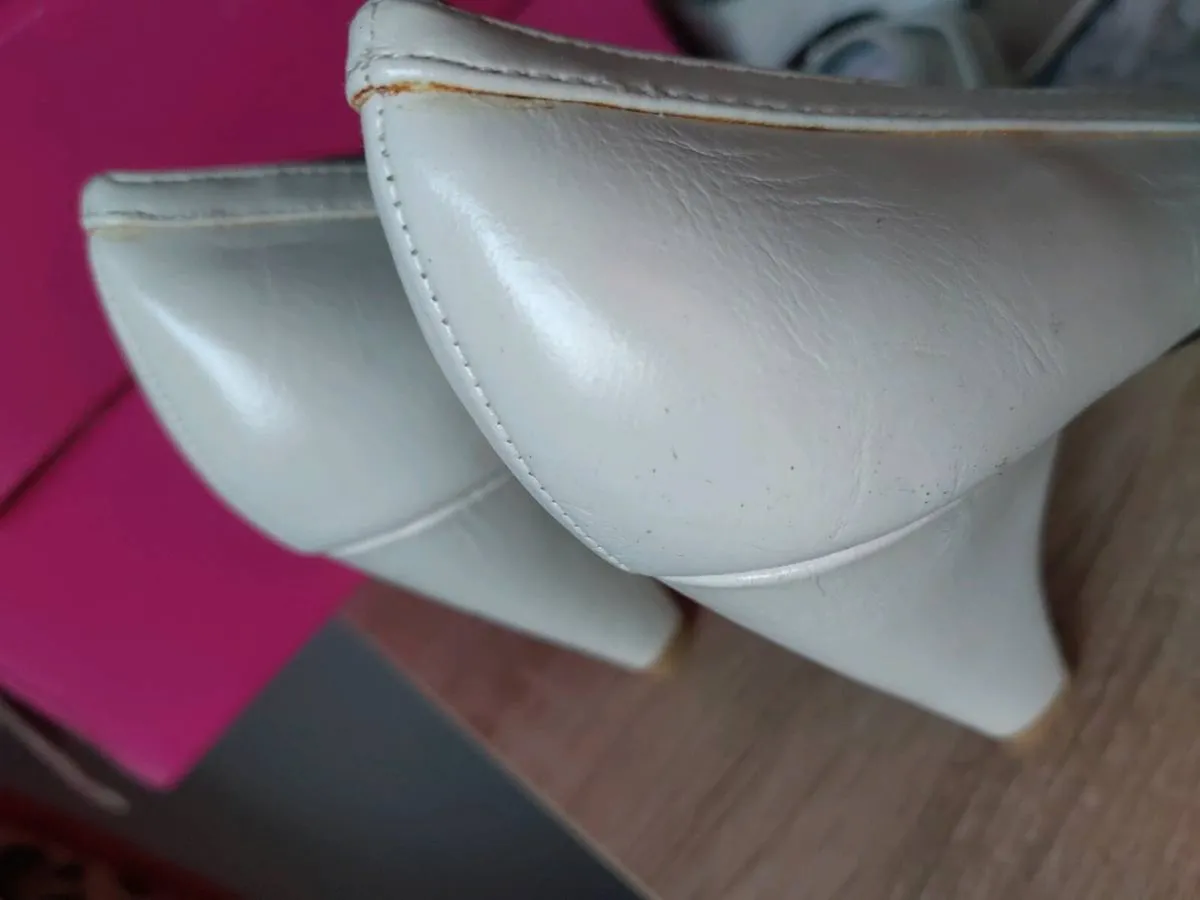 New shoes with buckle - Image 4