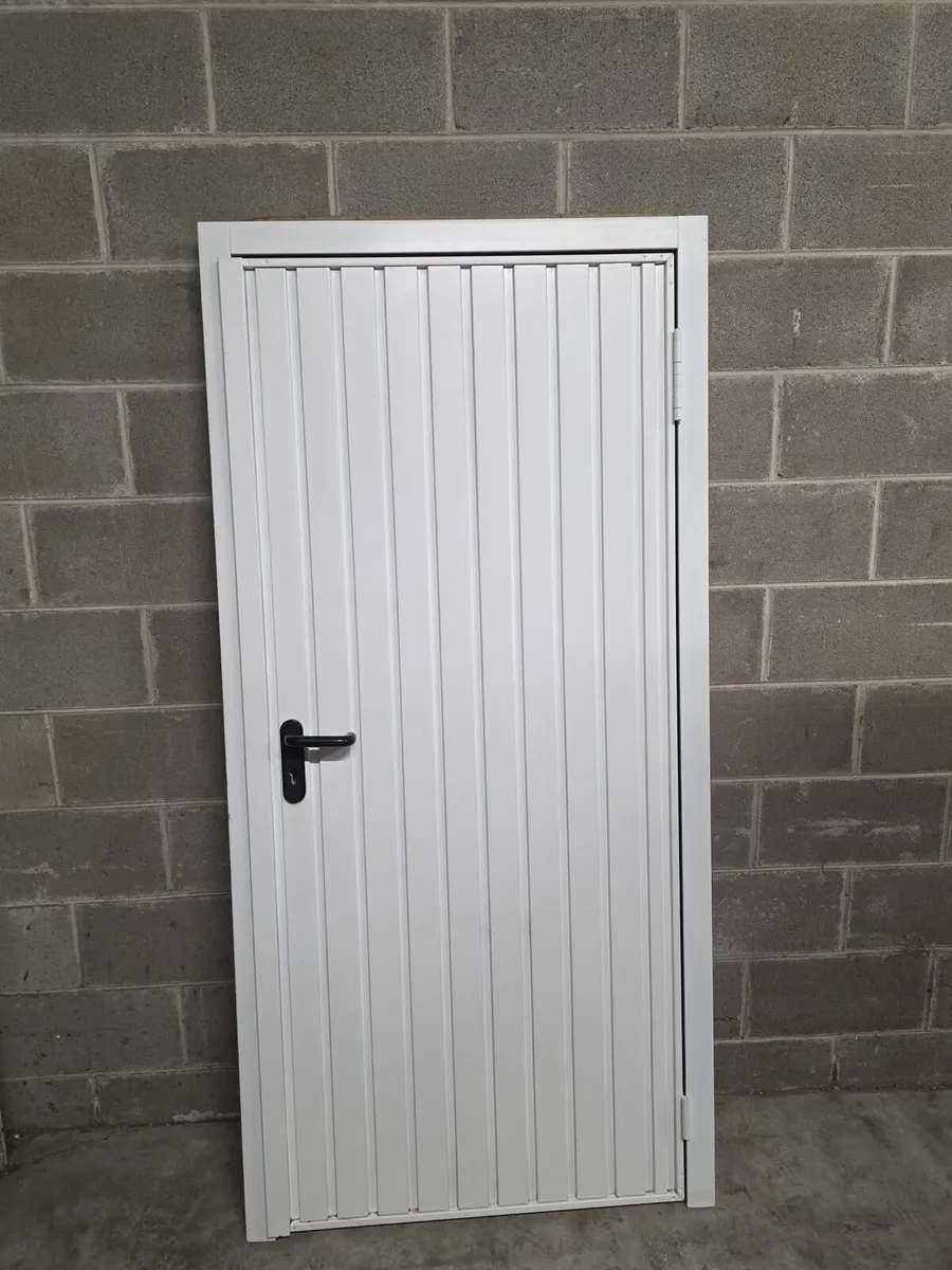 Garador steel side hinged door - Image 1