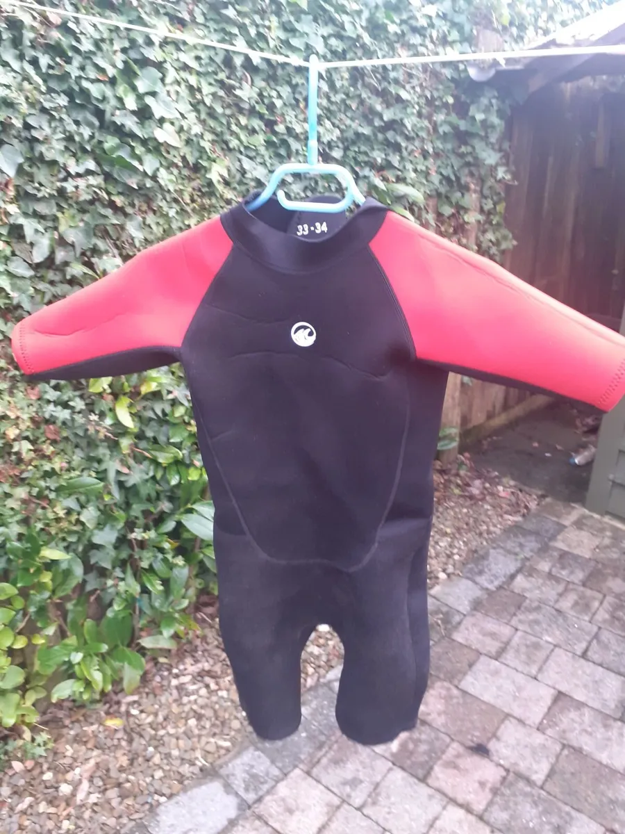 Surfing board/ wetsuits - Image 3