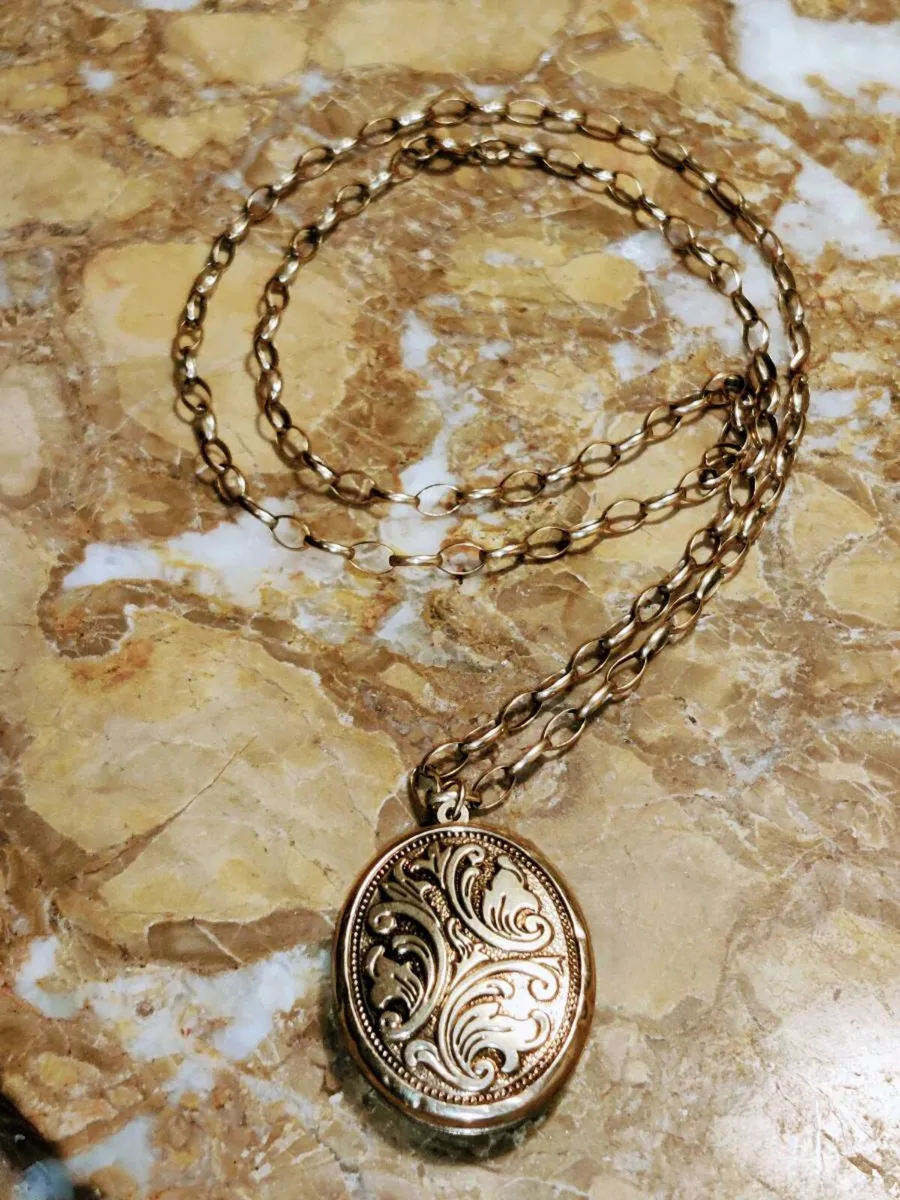 HUGE BELCHER OVAL, 9CT Gold 11.40g 24"Long LOCKET - Image 2
