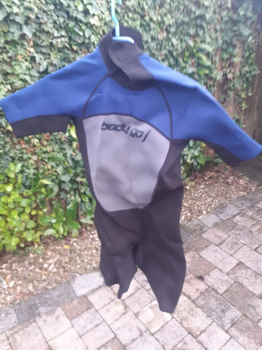 Surfing board/ wetsuits - Image 4