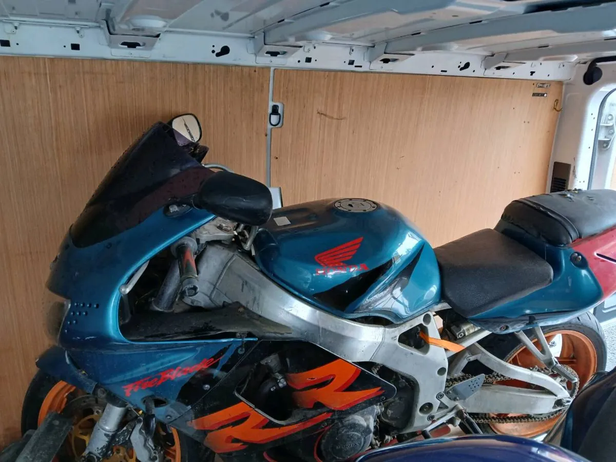 Honda Cbr 900rr - Image 1