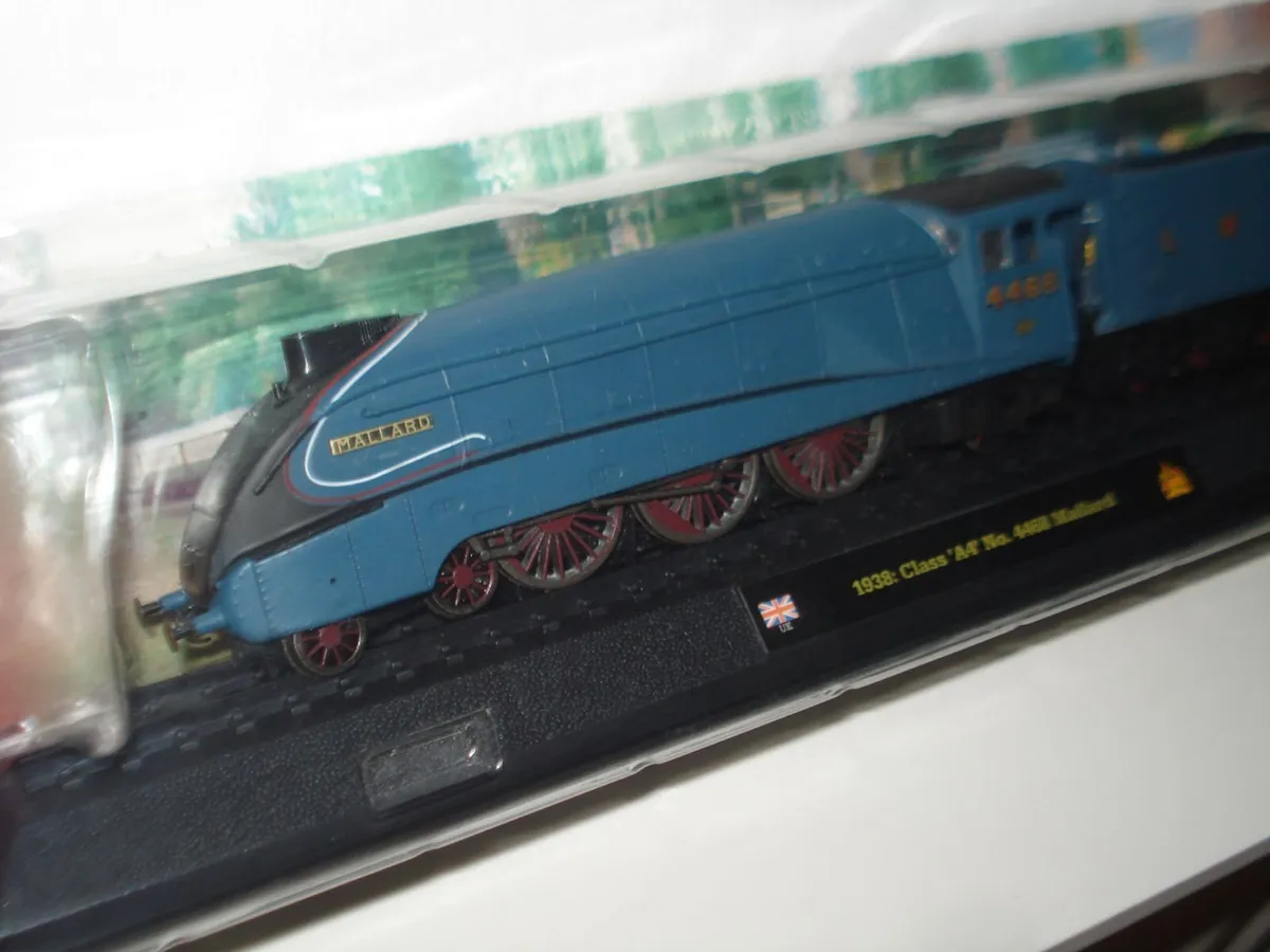 STATIC BLUE MALLARD 4-6-2 TRAIN ENGINE. 1/76 SCALE - Image 4