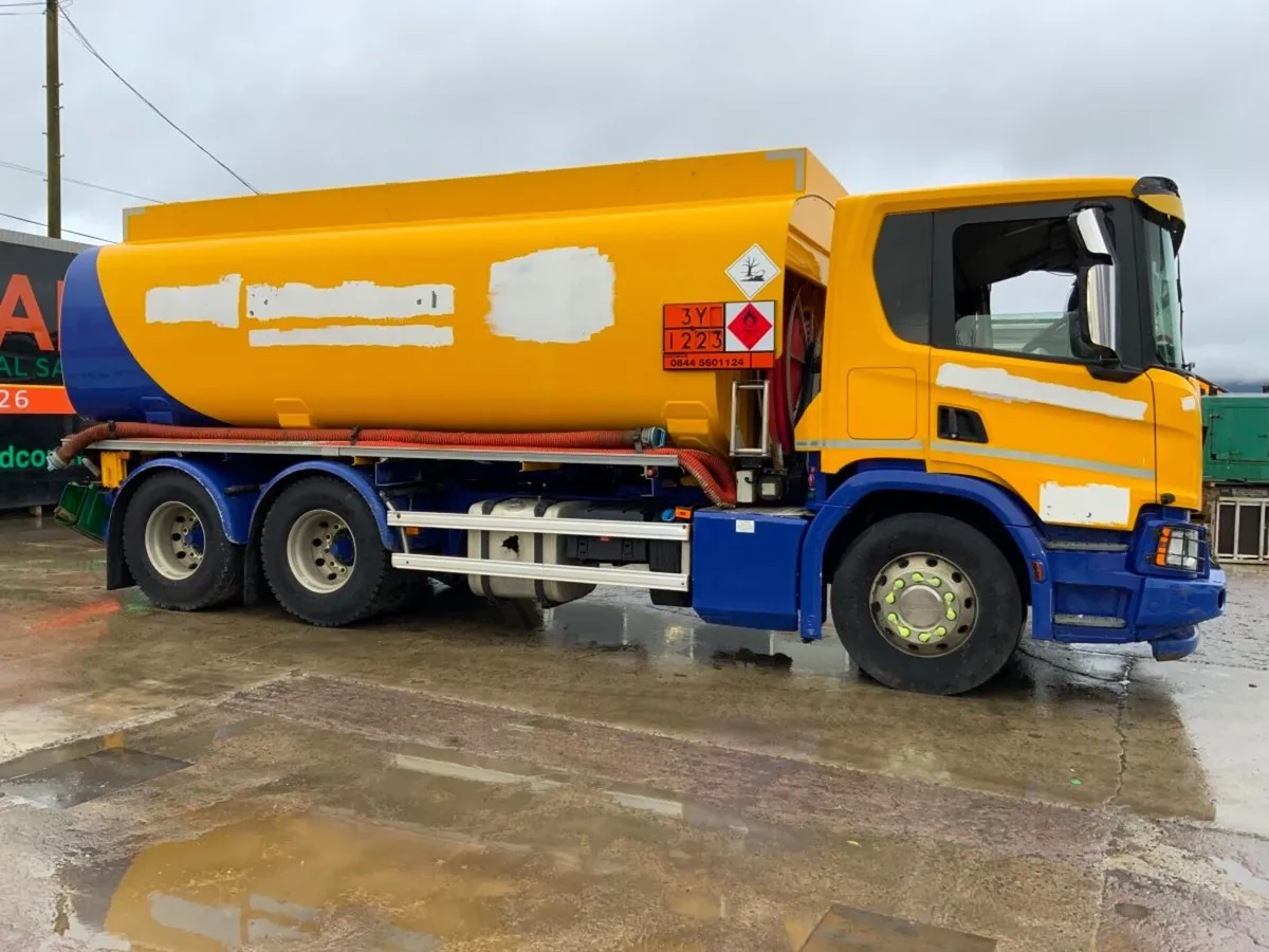 Scania P-Series 6 x 4 NEXT GEN p320 FUEL TANKER PA - Image 4
