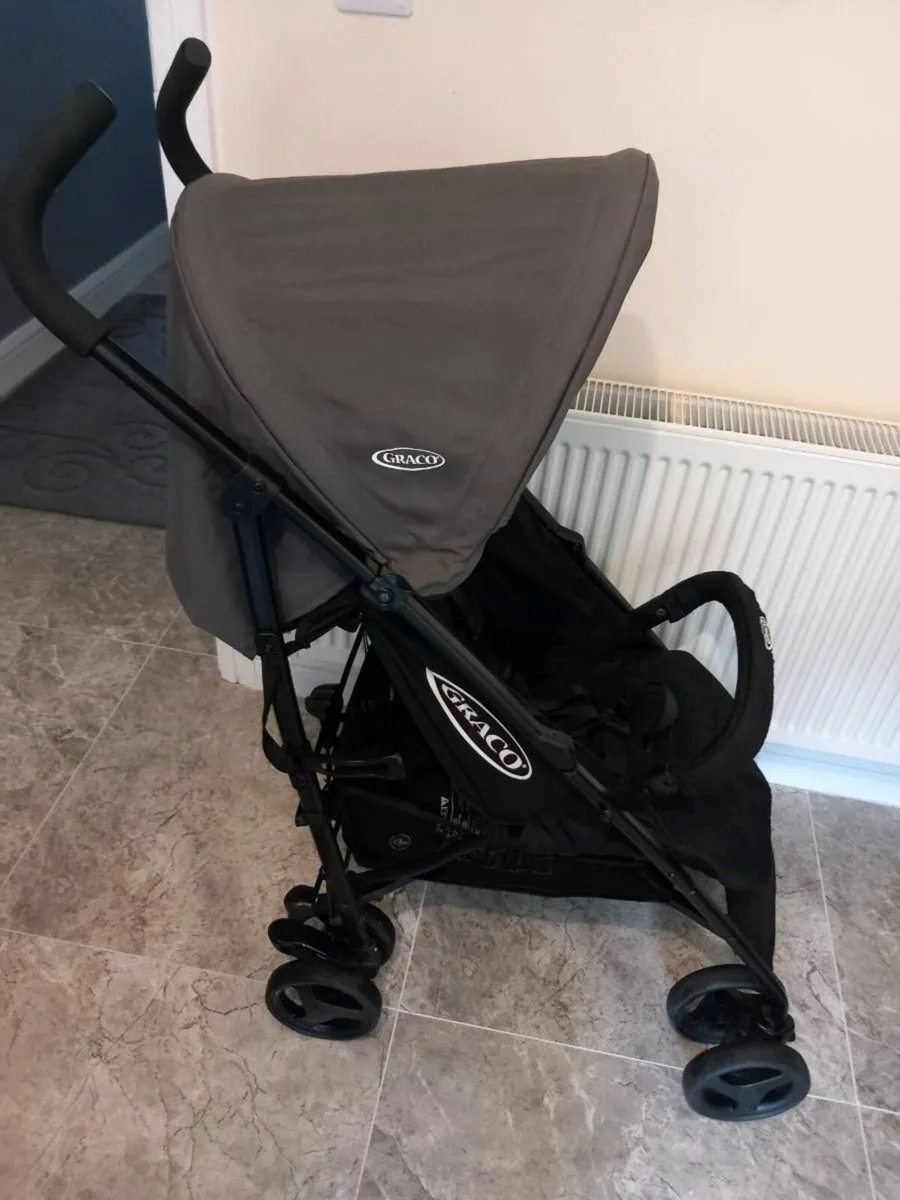Graco baby's buggy.  No rain cover - Image 1