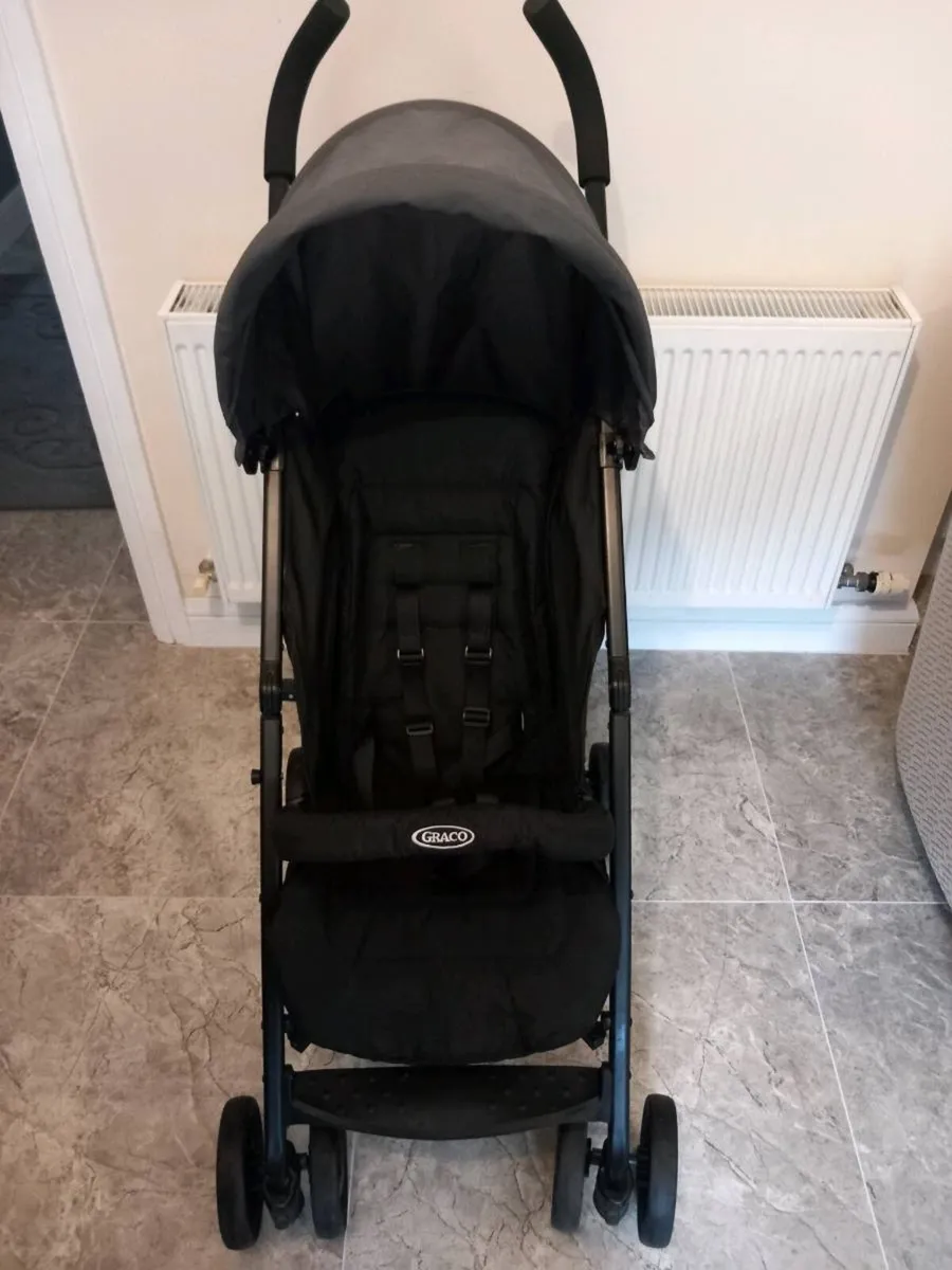 Graco baby's buggy.  No rain cover - Image 2