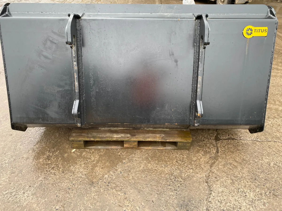 Titus 7.6ft Grain Bucket on Q-Fit - Image 3