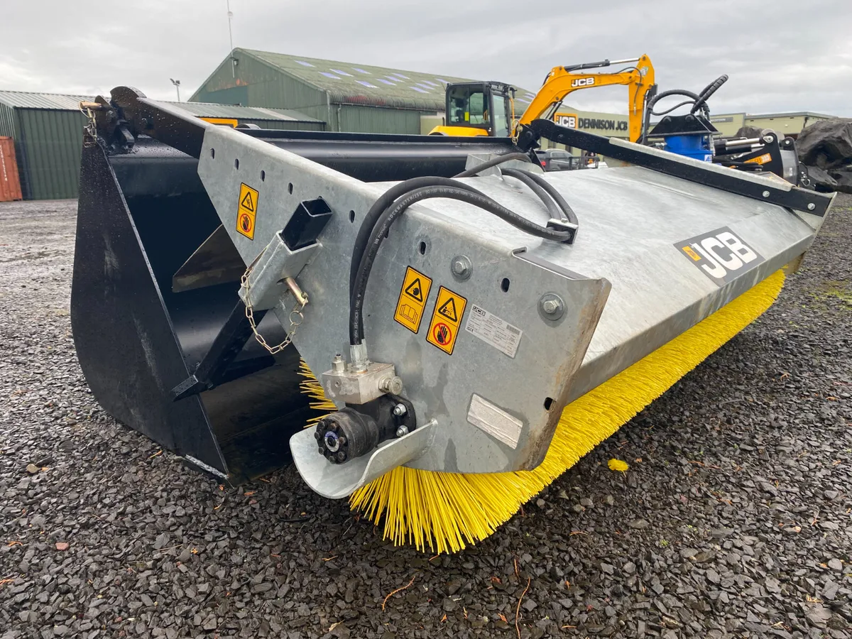 JCB Bucket Brush with Bucket on Q-Fit - Image 3
