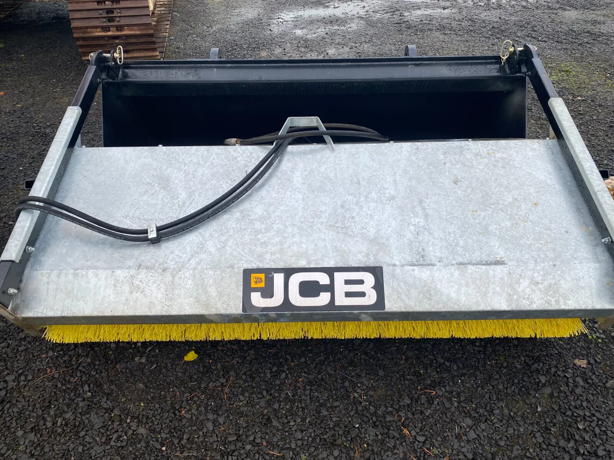 JCB Bucket Brush with Bucket on Q-Fit - Image 2