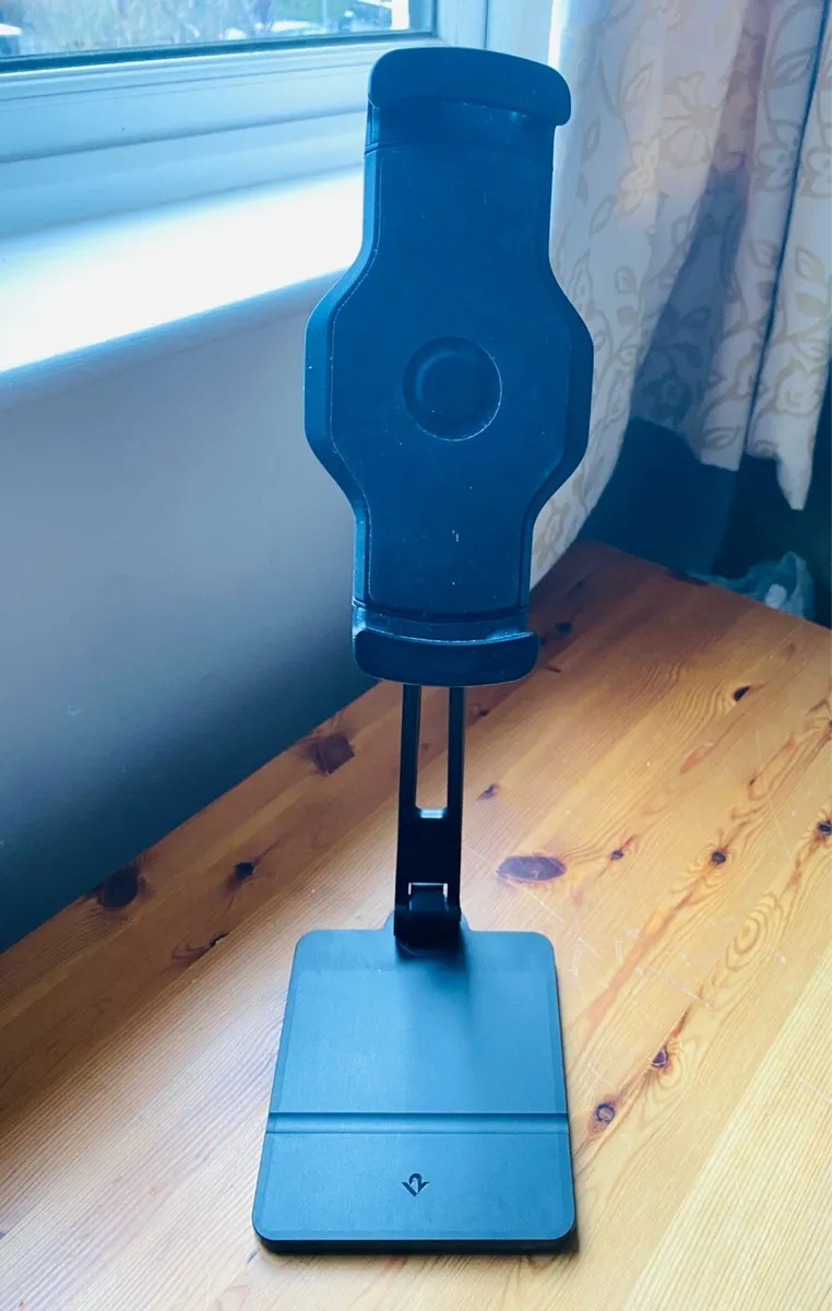 iPad stand - Image 1