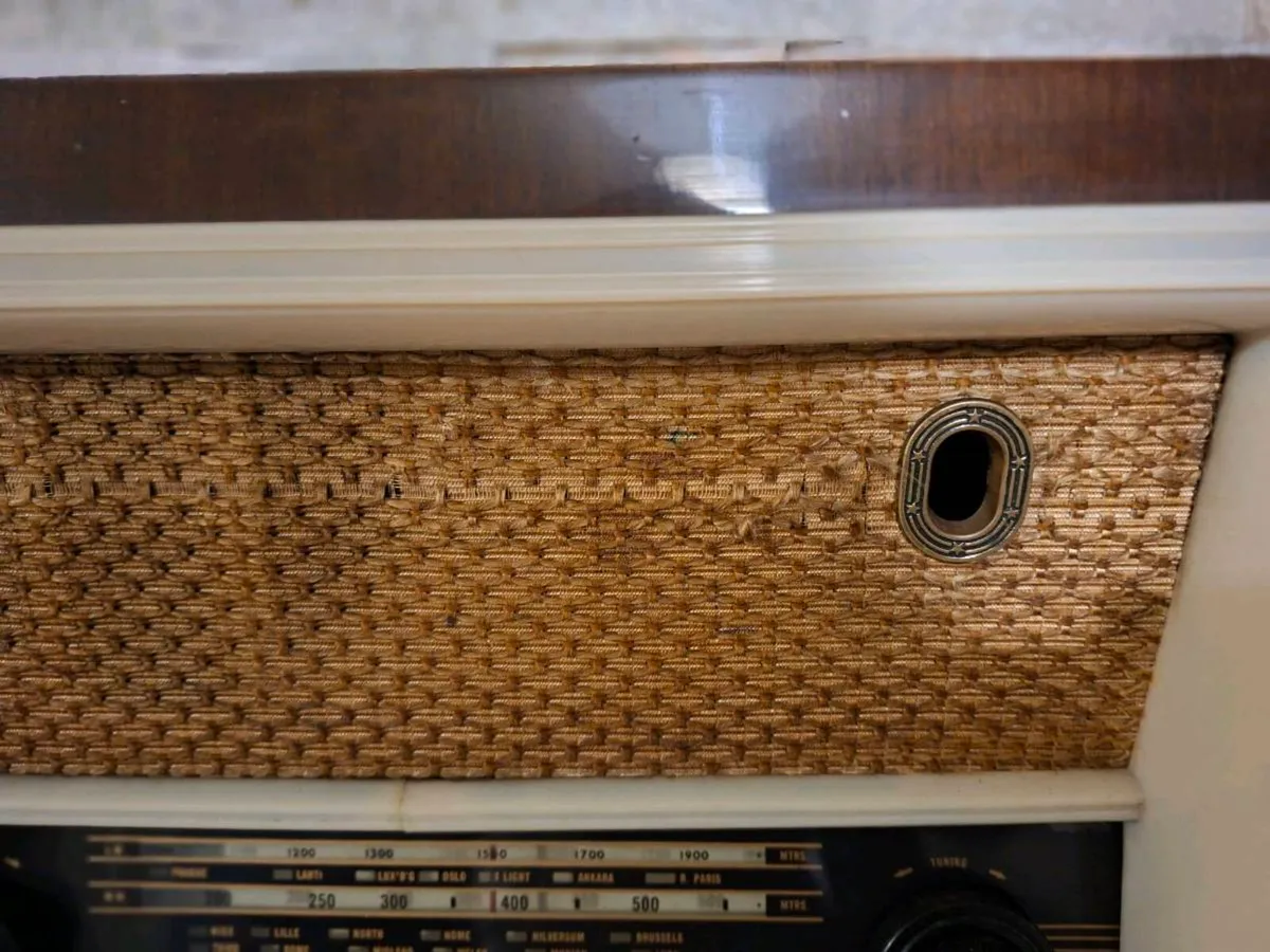 Vintage British made Valve Radio from the 1940's - Image 4