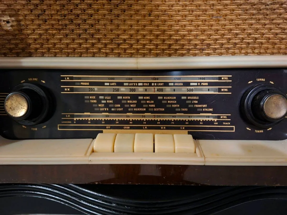 Vintage British made Valve Radio from the 1940's - Image 3