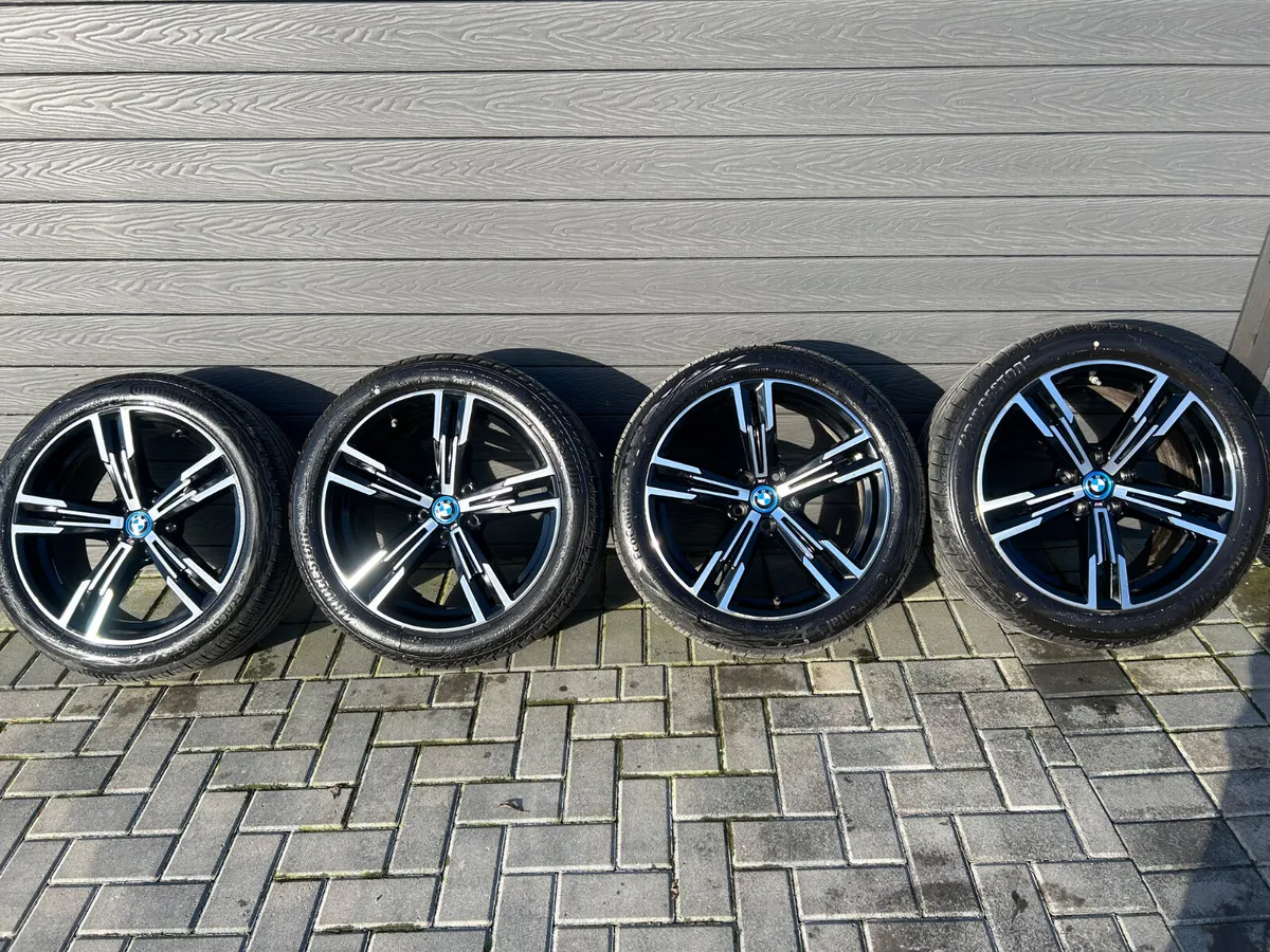 18” GENUINE BMW 2024 3 SERIES ALLOY WHEELS & TYRES - Image 2