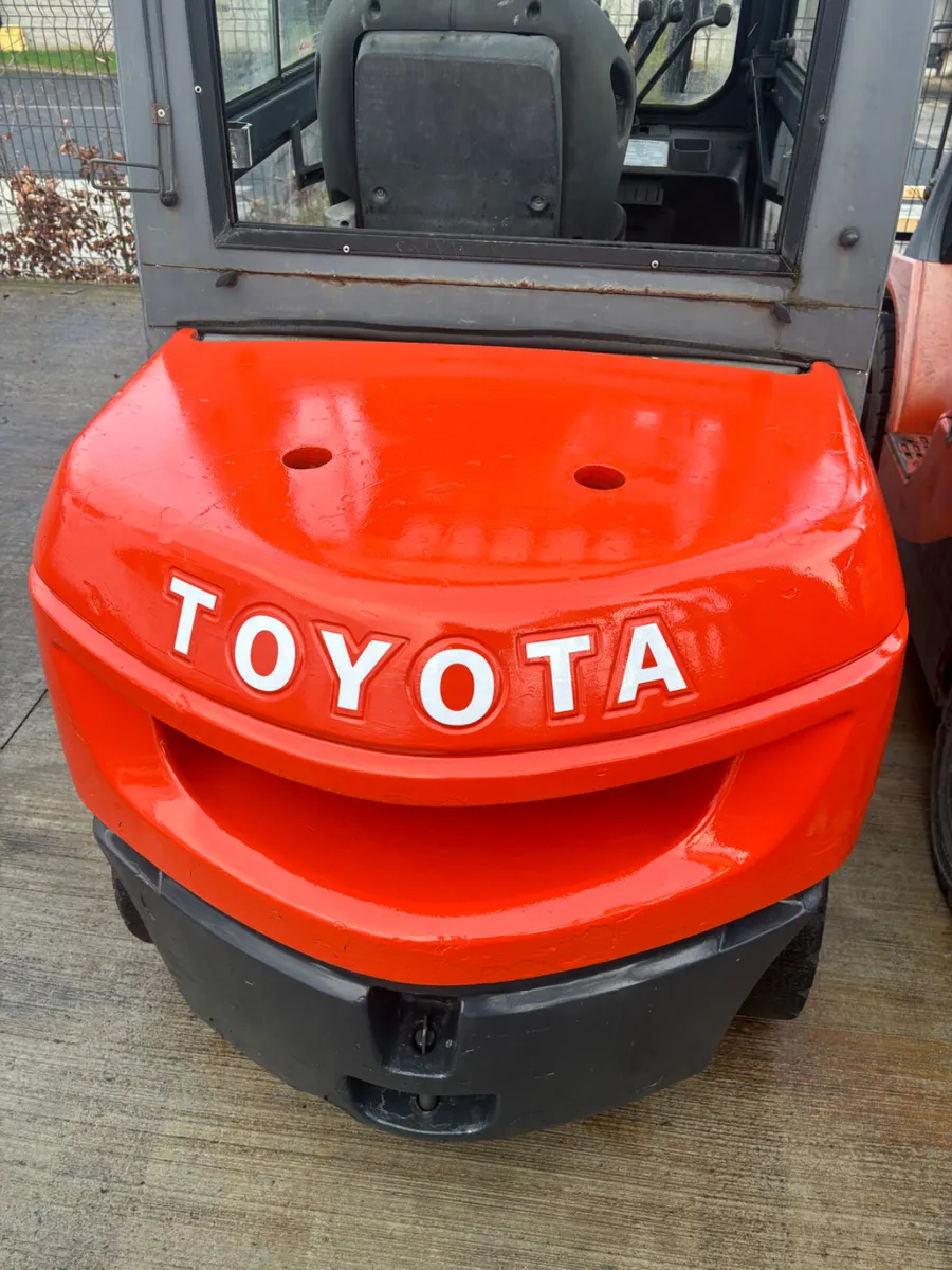 Toyota 7FDF30 Forklift - Image 4