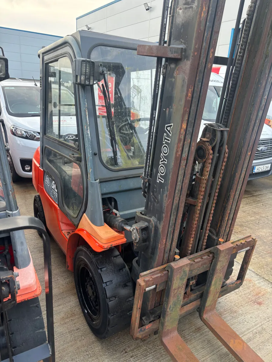 Toyota 7FDF30 Forklift - Image 2