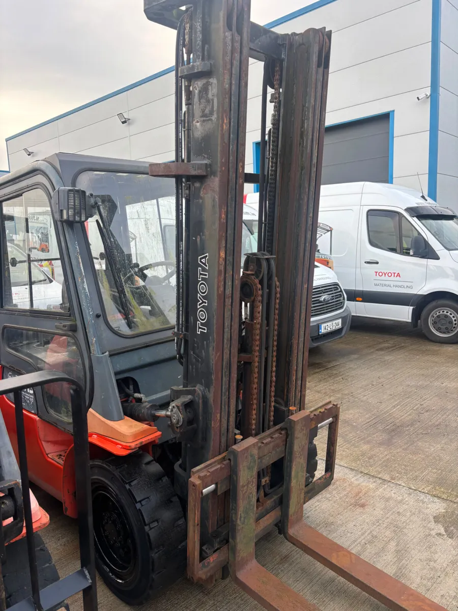 Toyota 7FDF30 Forklift - Image 3
