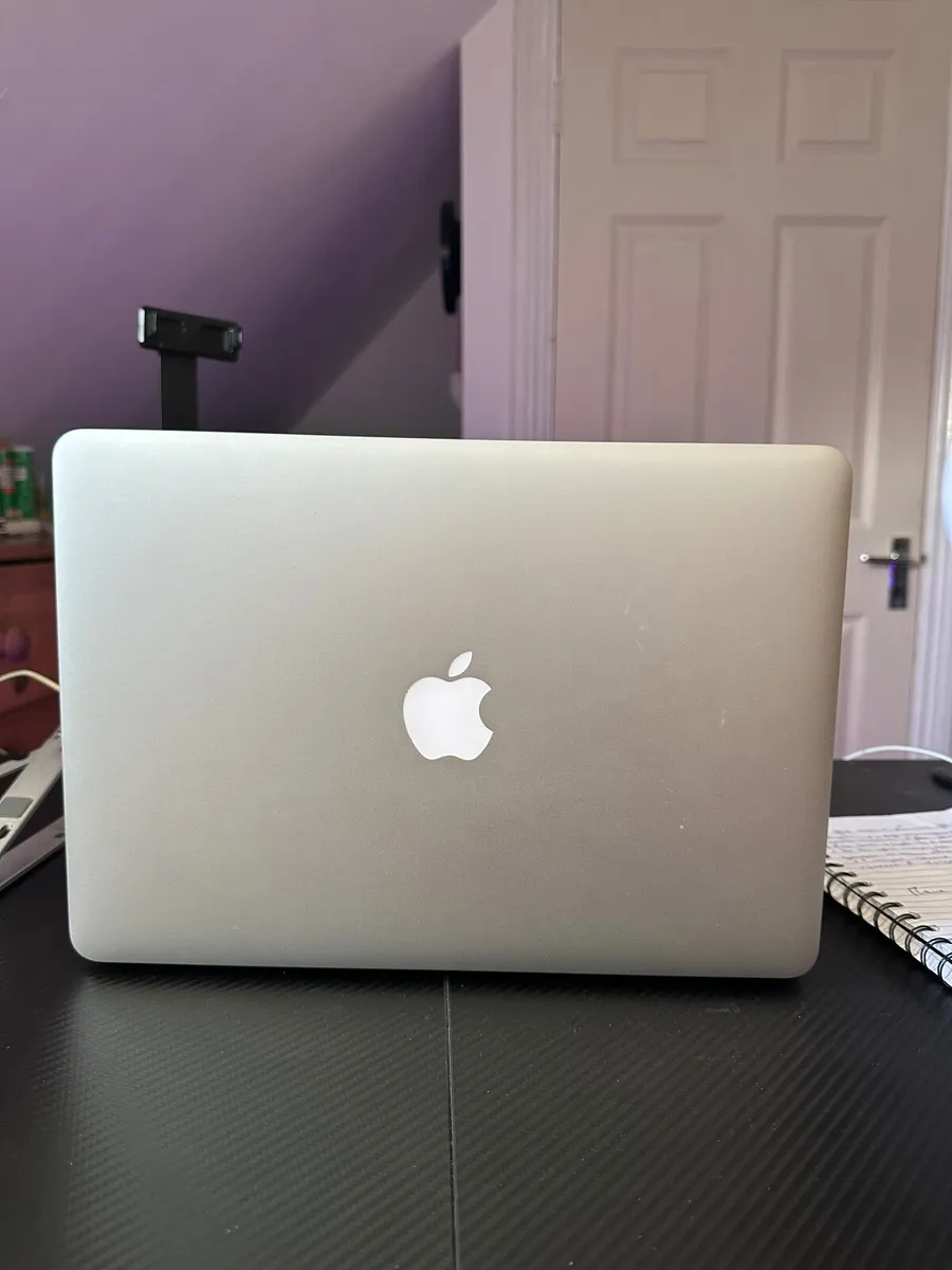Macbook Air - Image 2