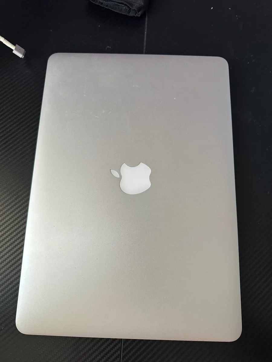 Macbook Air - Image 4