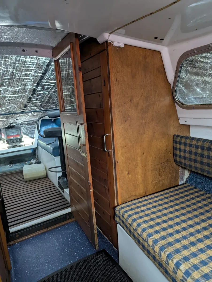 22ft Norman Cabin Cruiser – Excellent Condition - Image 3