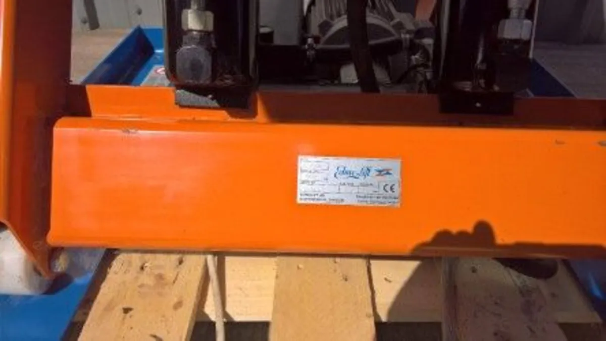 Pallet lifting table - Image 4