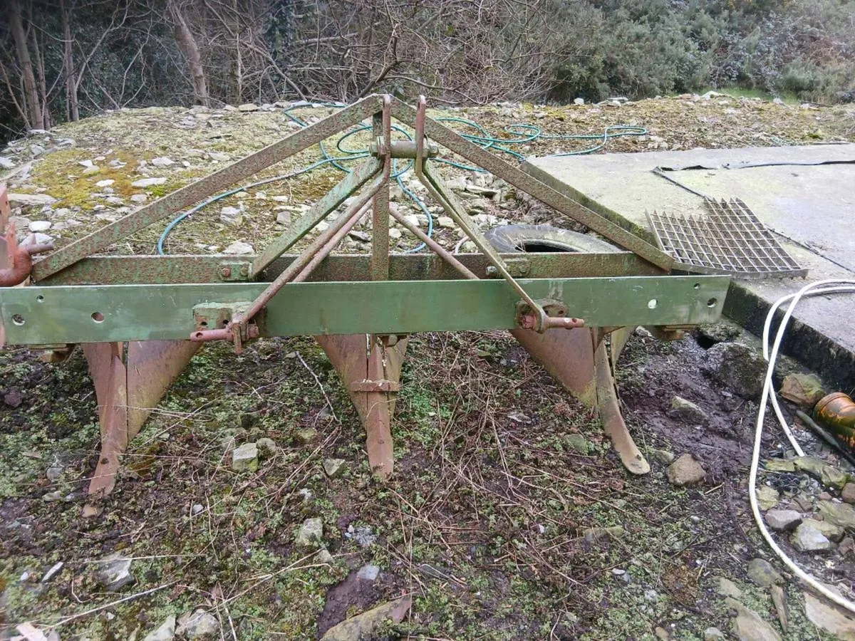 Spring loaded grubber and Drill plough - Image 3