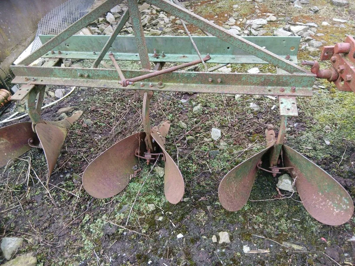 Spring loaded grubber and Drill plough - Image 4