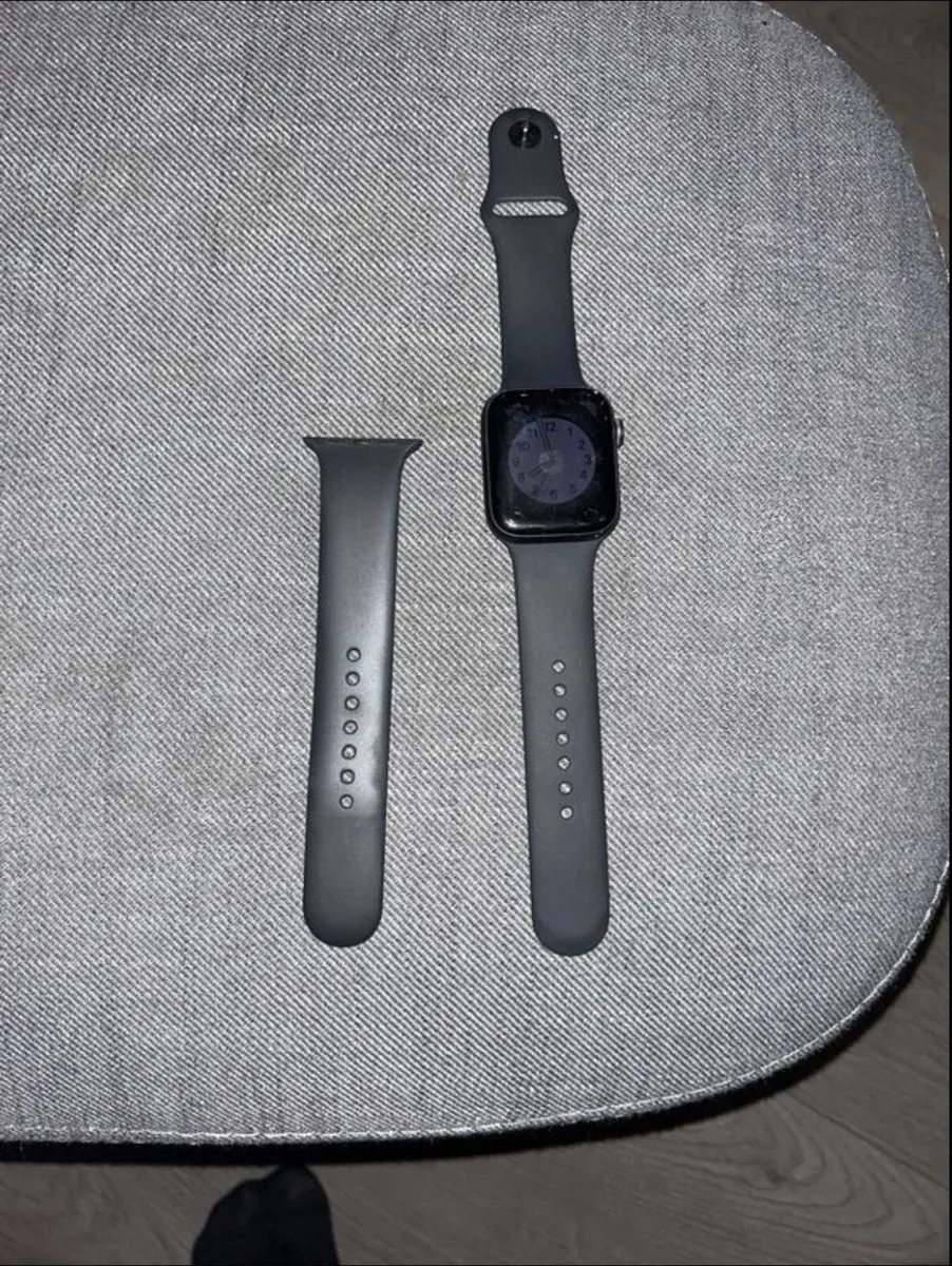 Apple Watch SE - Image 1