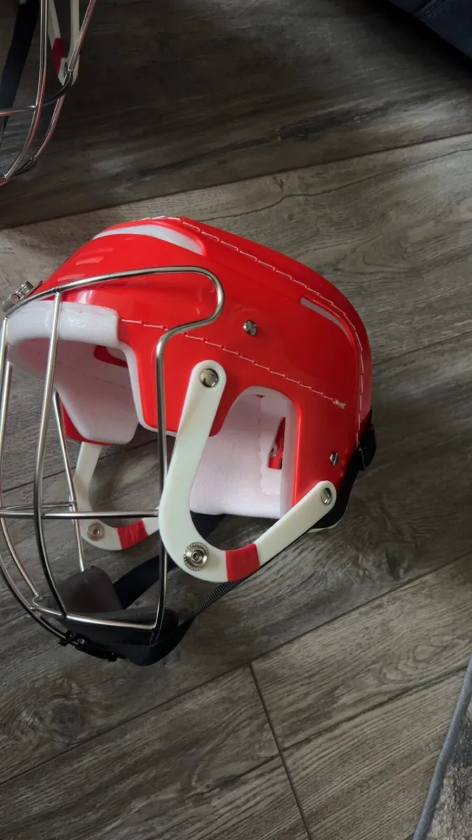 Red gola helmet - Image 4