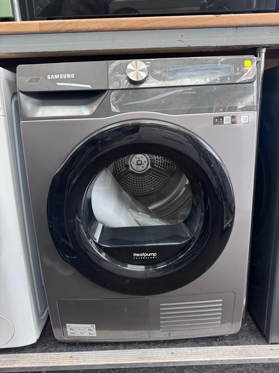 Samsung series 5 9kg heat pump dryer - Image 1