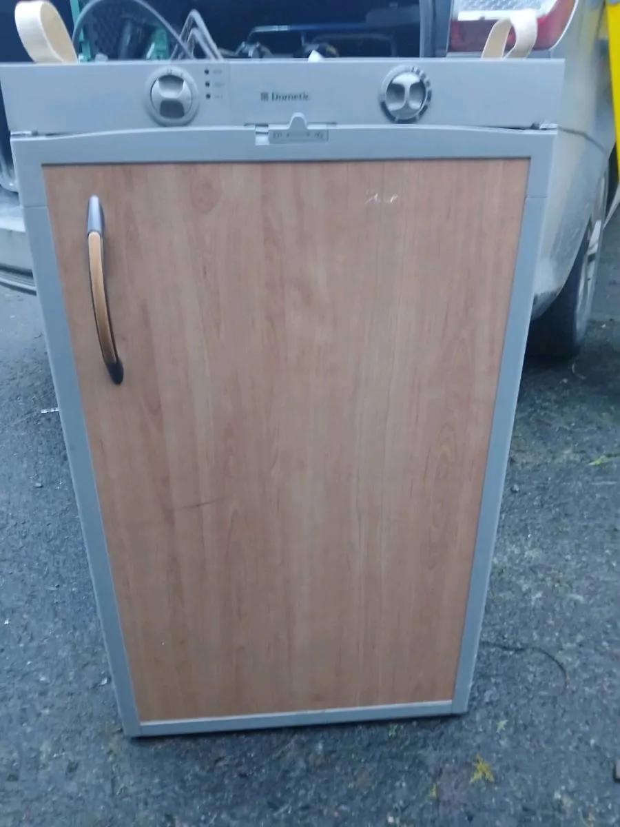 Dometic RM7371 fridge (Faulty) - Image 1
