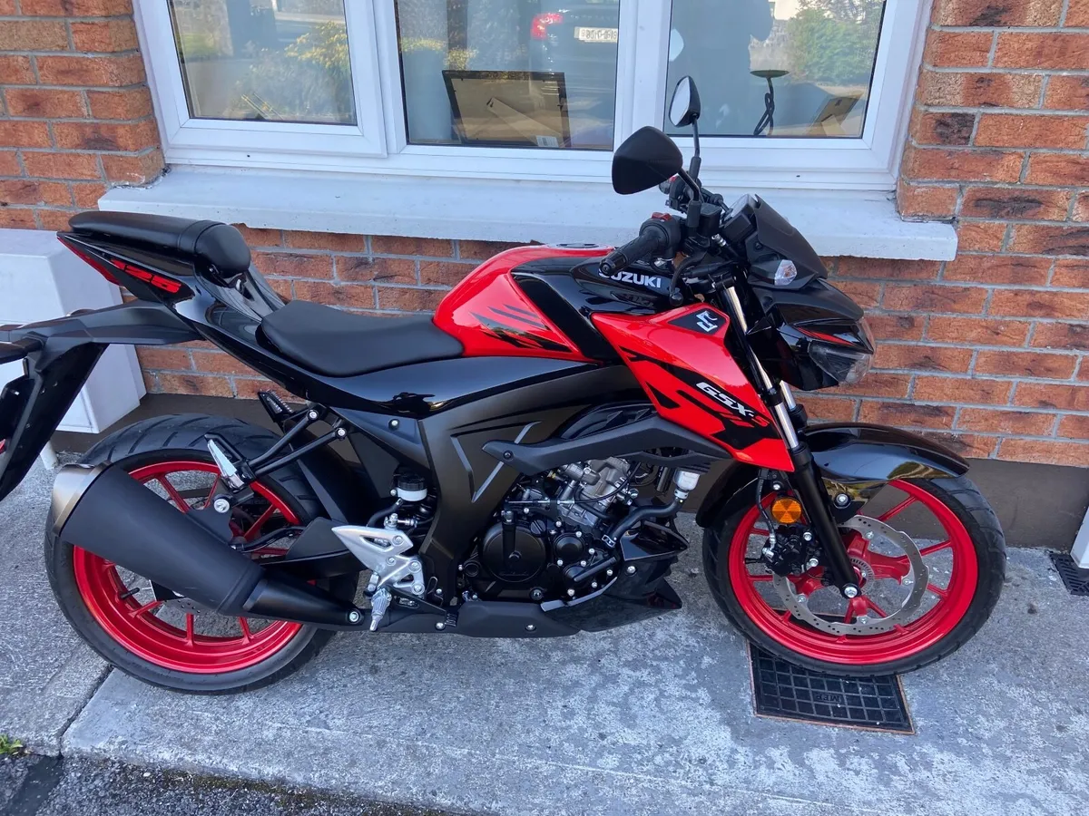 242 Suzuki GSXS 125 cc