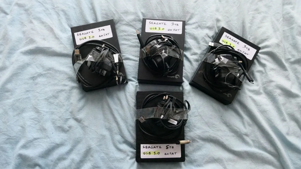 HARD DRIVES - DESKTOP / EXTERNAL - SEAGATE - USB 3 - Image 1