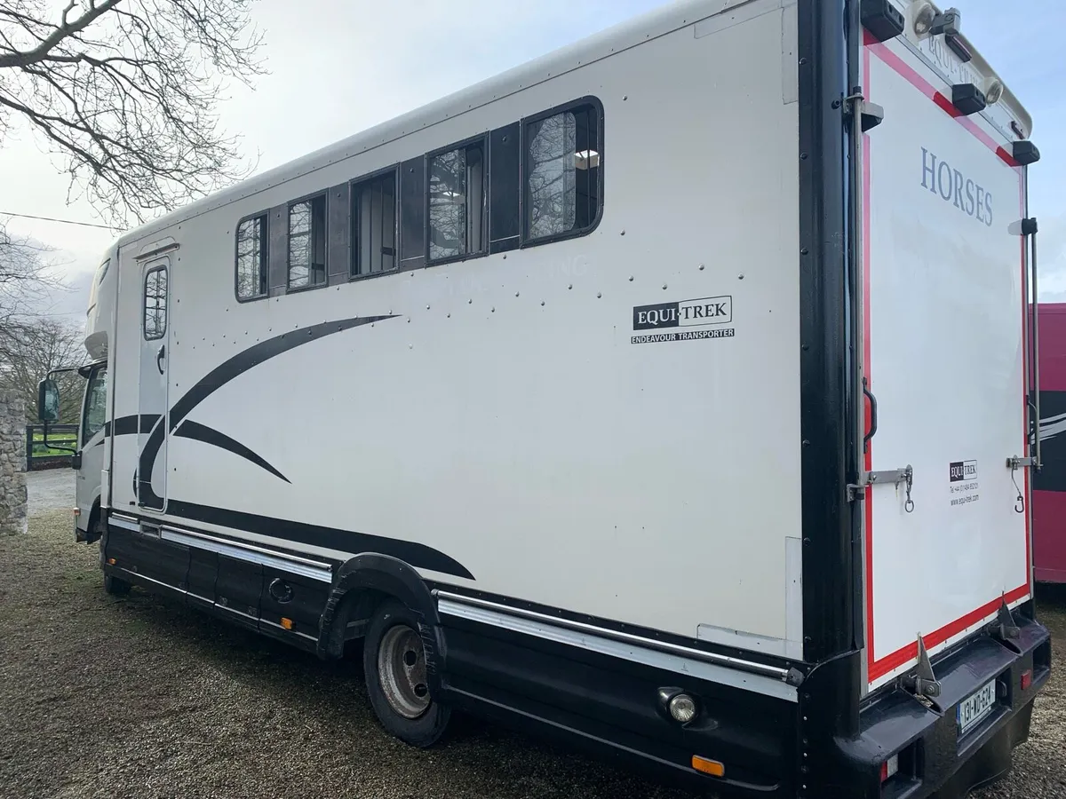 2013 Equitrek 4 /5horse transporter automatic 7.5 - Image 3