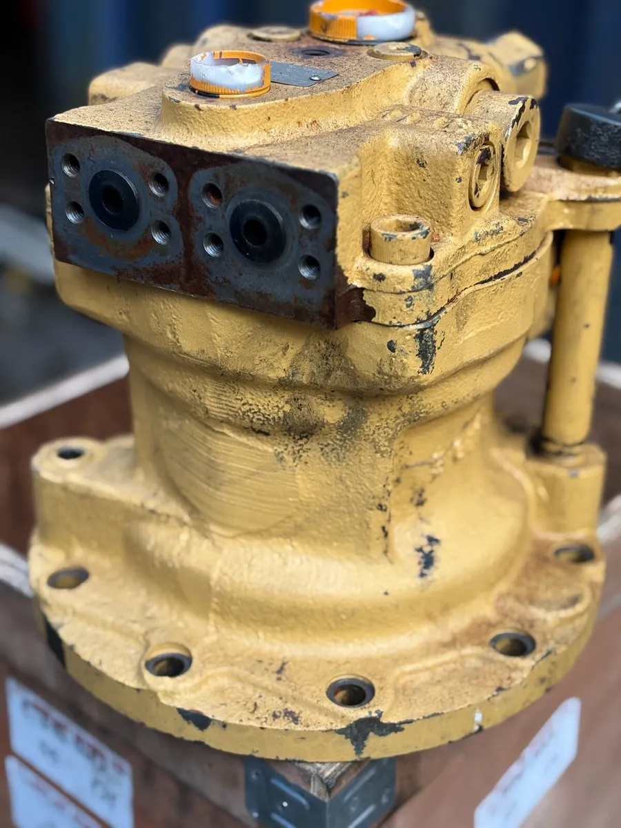 Hyundai 135 swing motor - Image 2