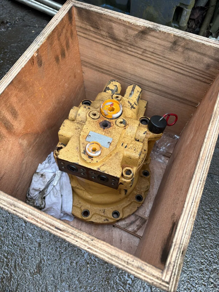 Hyundai 135 swing motor - Image 3