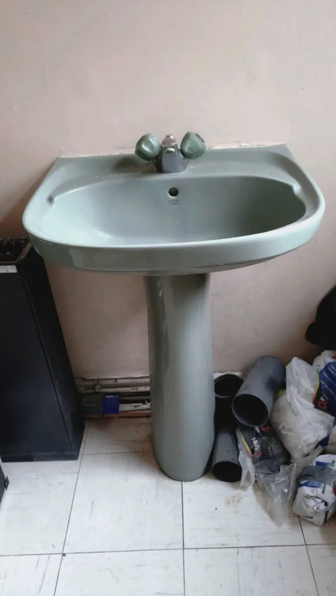 Teal green Armitage Shanks bathroom suite - Image 2