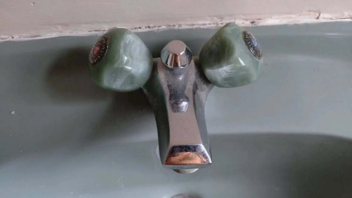 Teal green Armitage Shanks bathroom suite - Image 3