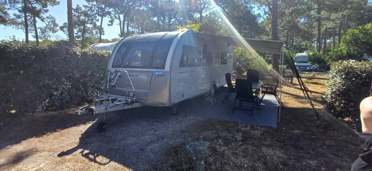 Touring caravan for sale - Image 1