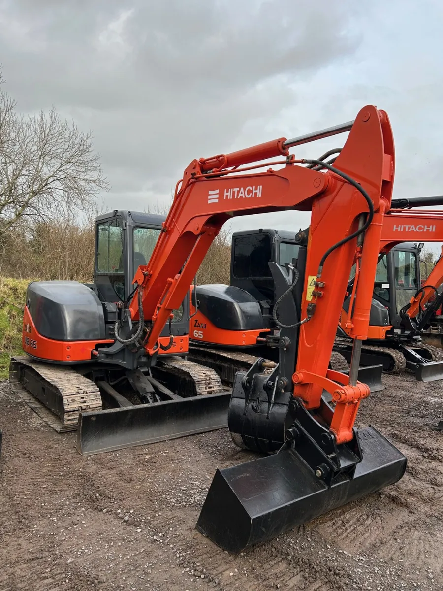 3 - 7 Tonne Hitachi Diggers - - - Priced To Sell - Image 4