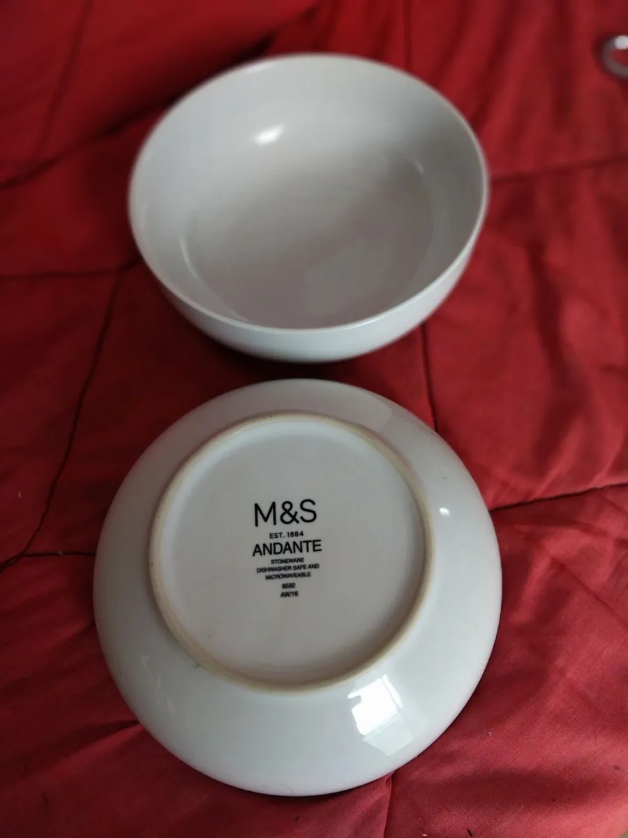 2 Large white M&S bowls & 4 smaller white bowls - Image 1