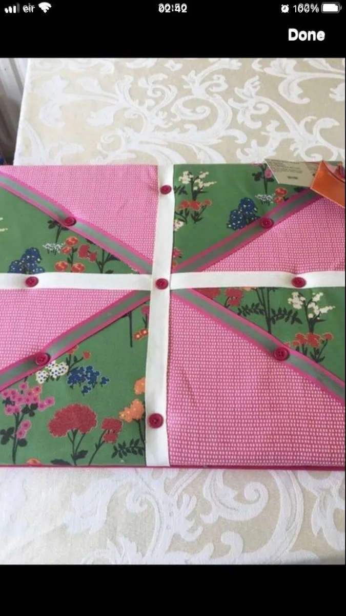 New board and pins €10 - Image 1