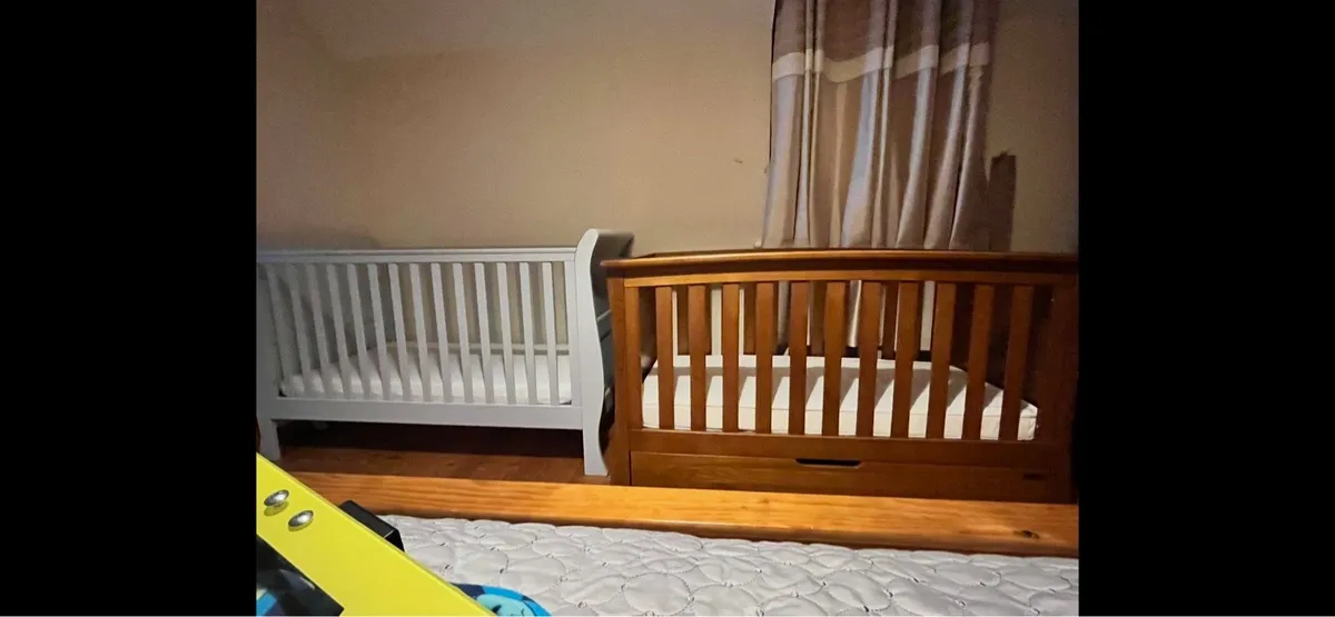 Mama & Papa’s Ocean Cot wood & Mia cot grey twins - Image 3