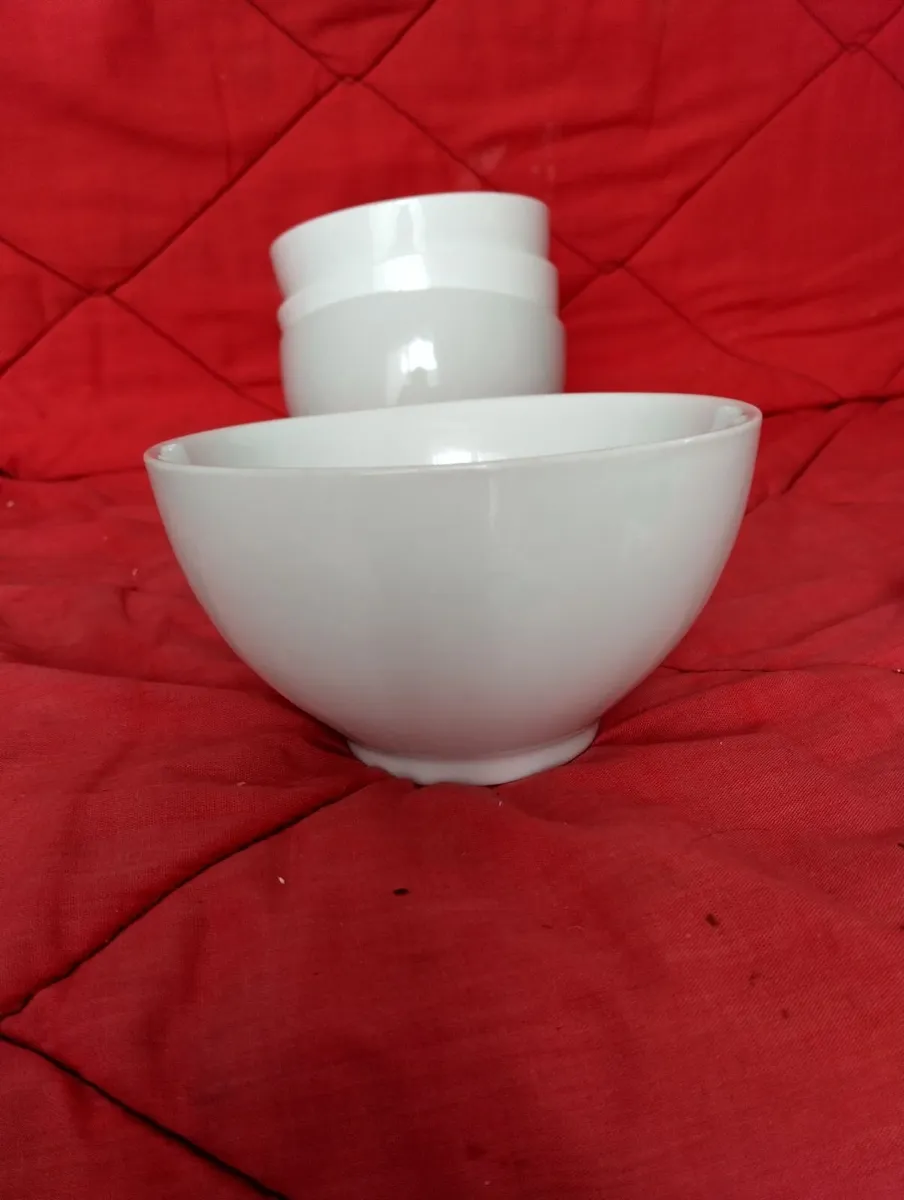 2 Large white M&S bowls & 4 smaller white bowls - Image 4
