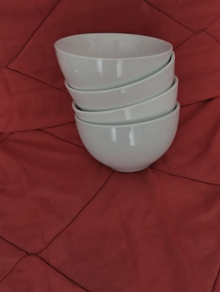 2 Large white M&S bowls & 4 smaller white bowls - Image 2