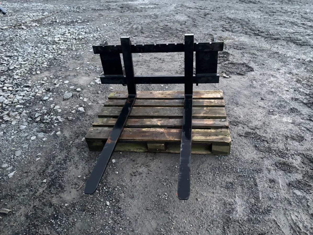 New 1.5 Ton Pallet Forks C/W Euro Brackets - Image 2